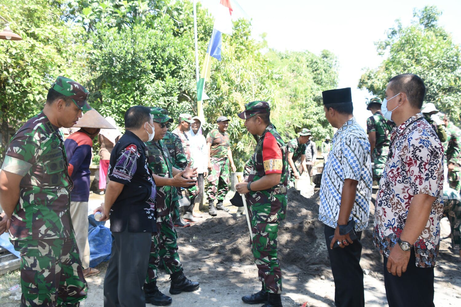 Tampung Aspirasi Warga, Brigjen TNI Mirza Agus Tampak Akrab Di Lokasi TMMD Demak